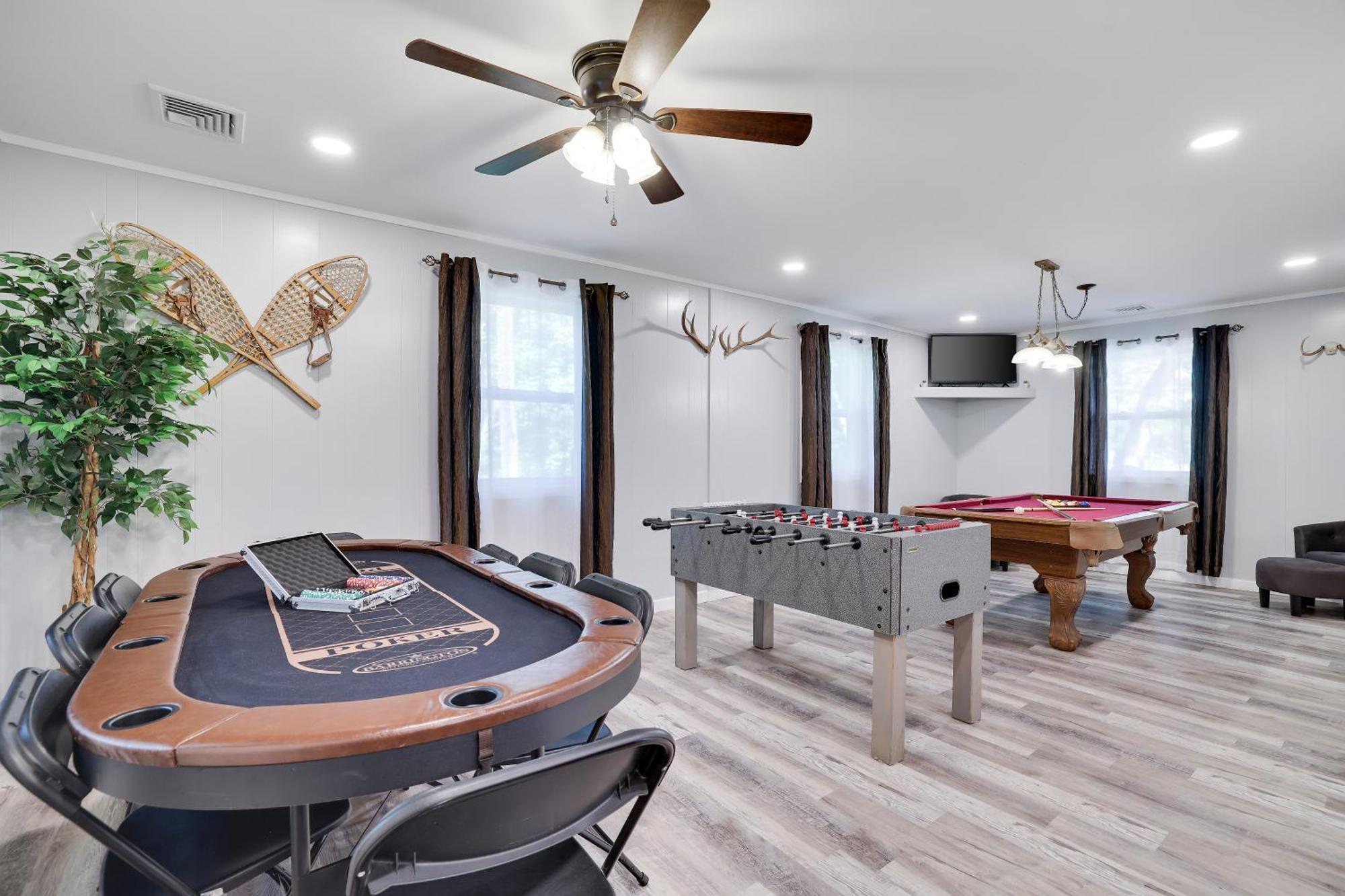Poconos Brand New Lakefront Oasis 1 Acre, Hottub Gameroom Firepits Talk About Privacy Albrightsville Exteriör bild