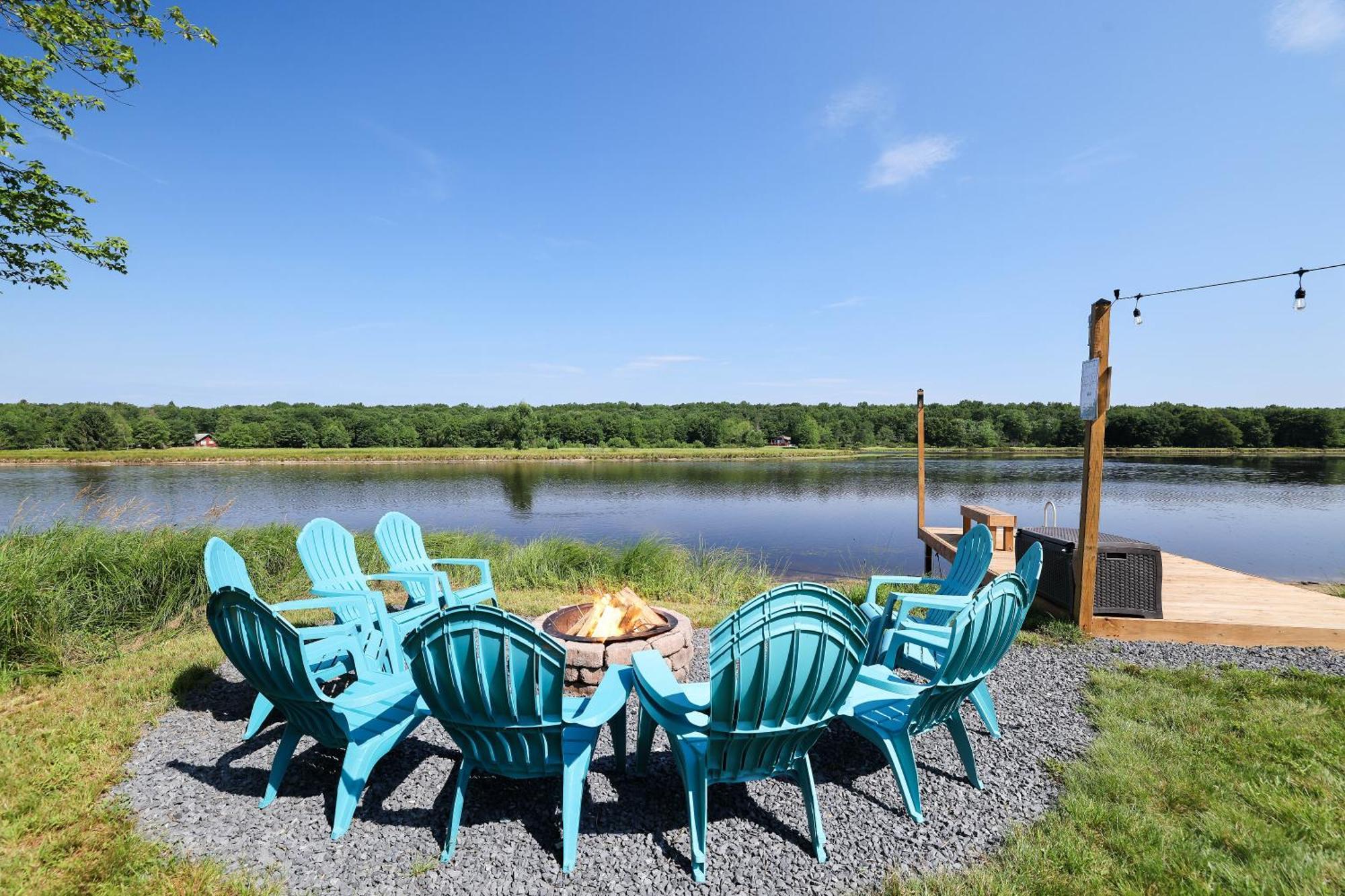 Poconos Brand New Lakefront Oasis 1 Acre, Hottub Gameroom Firepits Talk About Privacy Albrightsville Exteriör bild